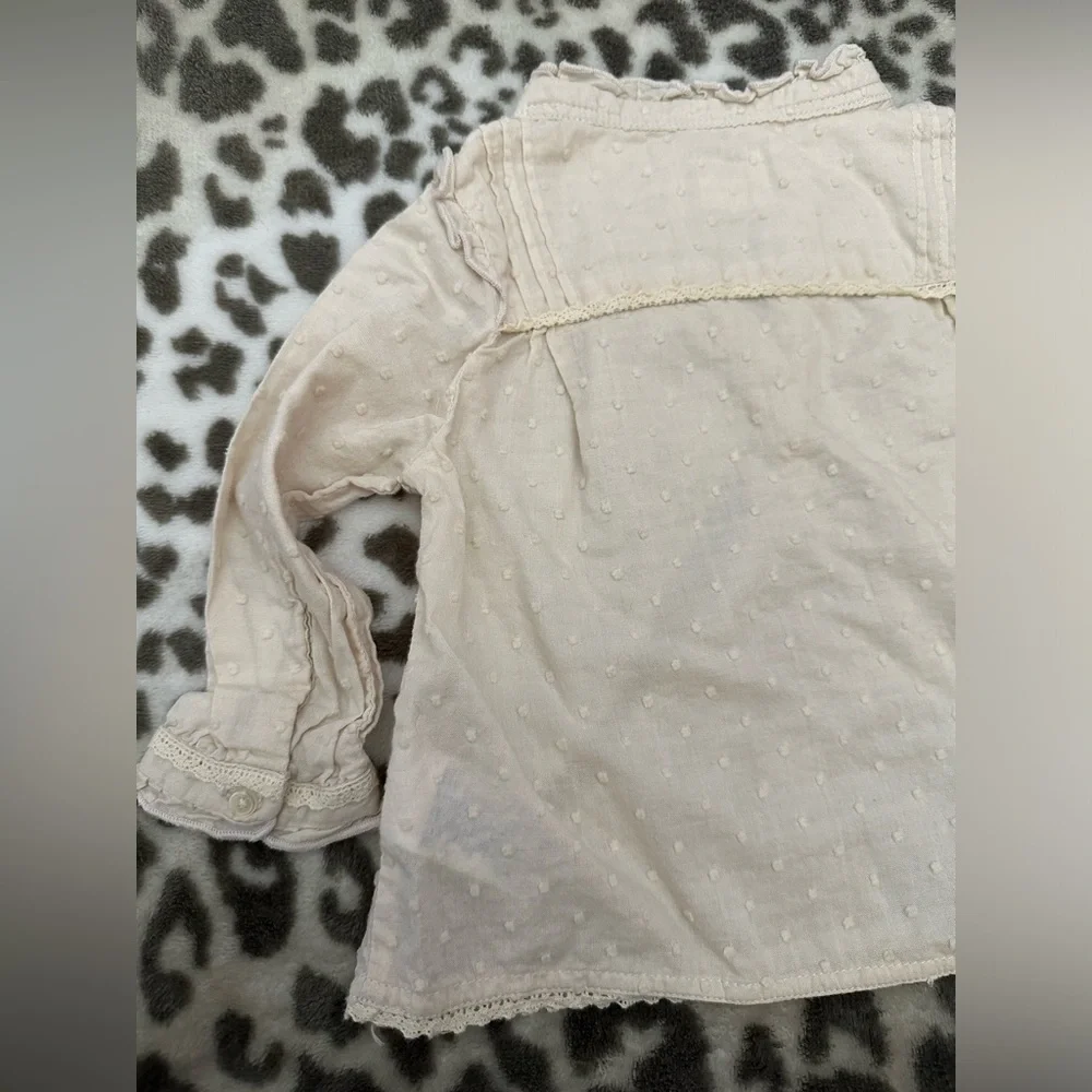 Children’s Place Polka Dot Blouse in Light Tan Size 6-9 months